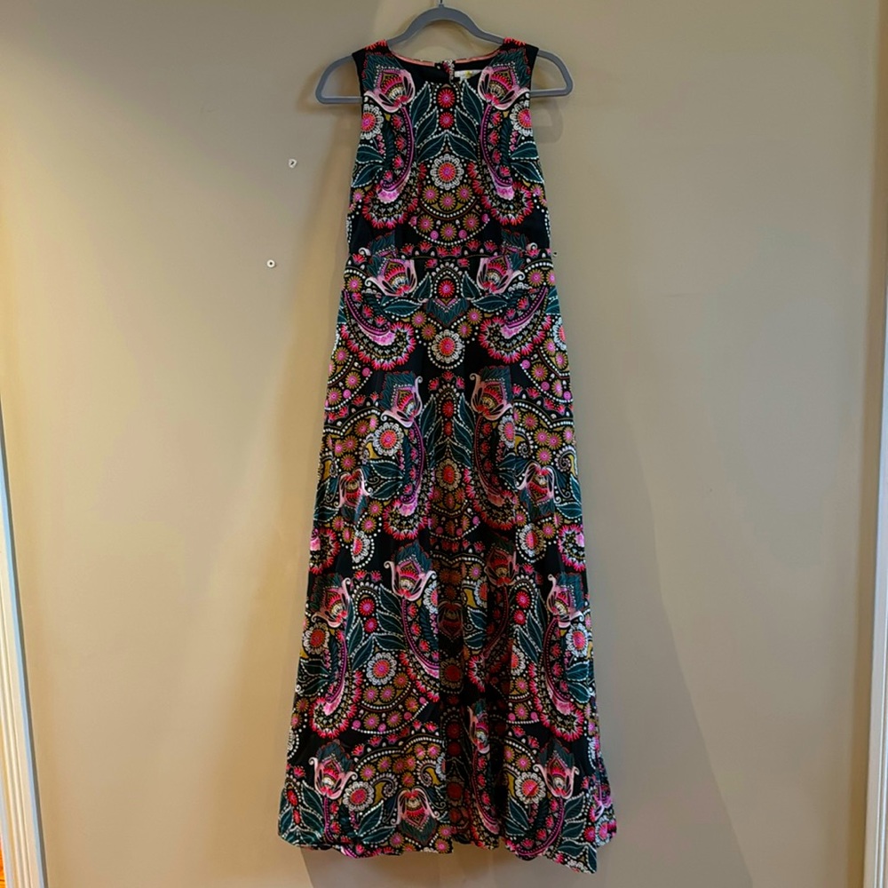 Beautiful Boden maxi dress with pockets and back cut out detail! Never worn!